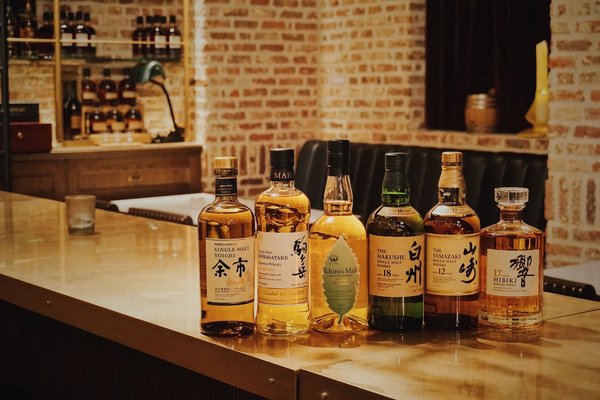 Comment choisir le bar parfait pour une soirée de dégustation de whiskies du monde entier